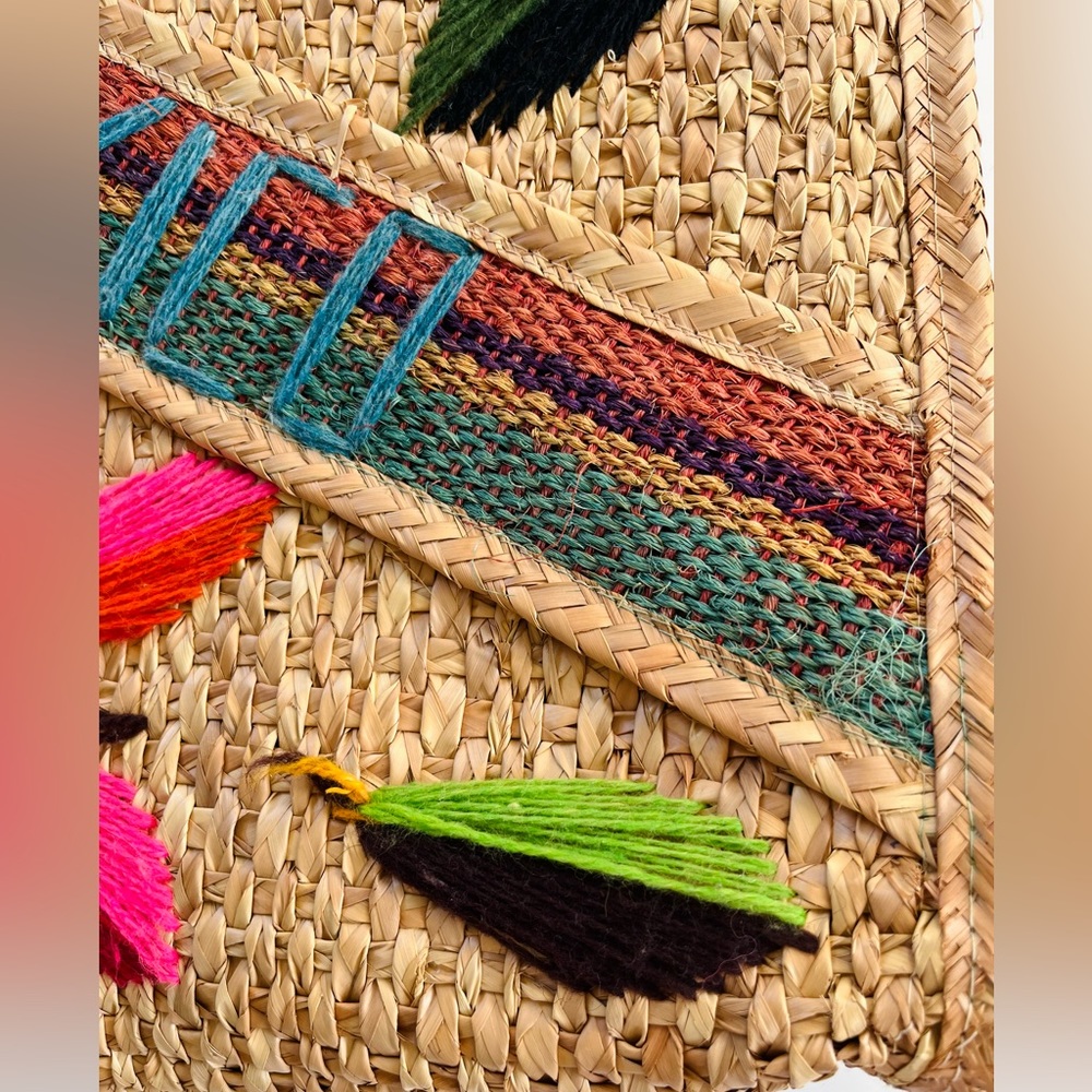 Vintage | Mexico Handcrafted Woven Straw + Yarn Bag | Handbag | Beach Bag - Picture 8 of 8